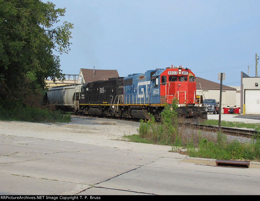 GTW 4933 and IC 3115